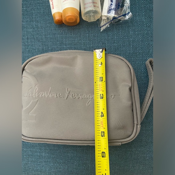 NWOT Salvatore Ferragamo Singapore Airlines First Class Toiletries Travel Pouch - Picture 11 of 12